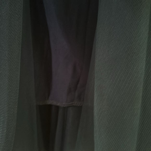 Flowy tulle skirt in green, new with tag. - Picture 5 of 5